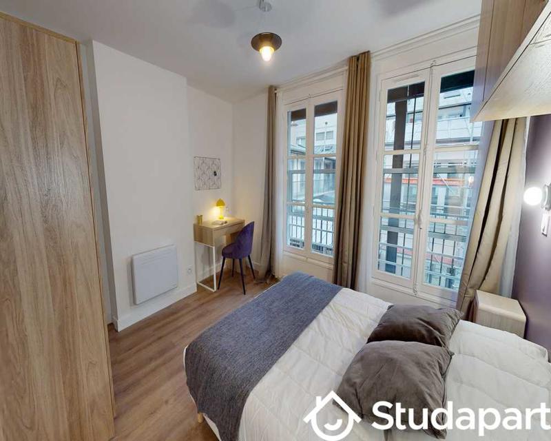 Chambre - 130 m² - 1 pièce