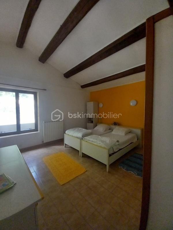 Propriété - 200 m² - 5 pièces