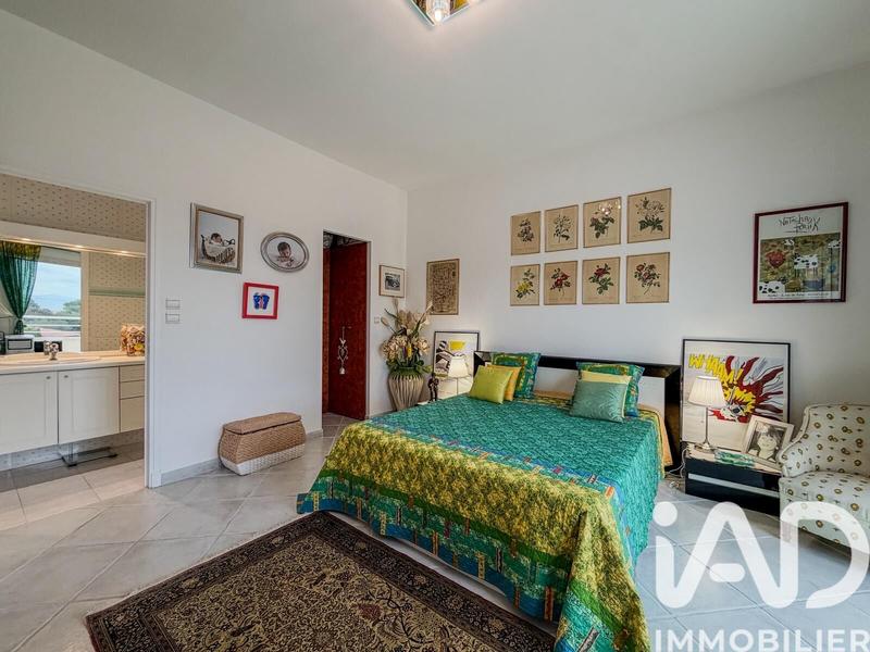 Maison - 235 m² - 6 pièces