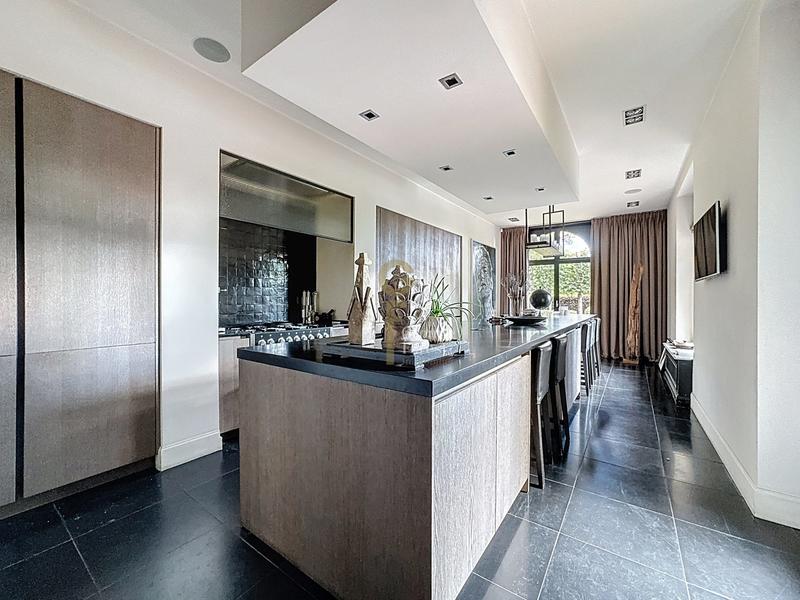 Maison - 400 m² - 8 pièces