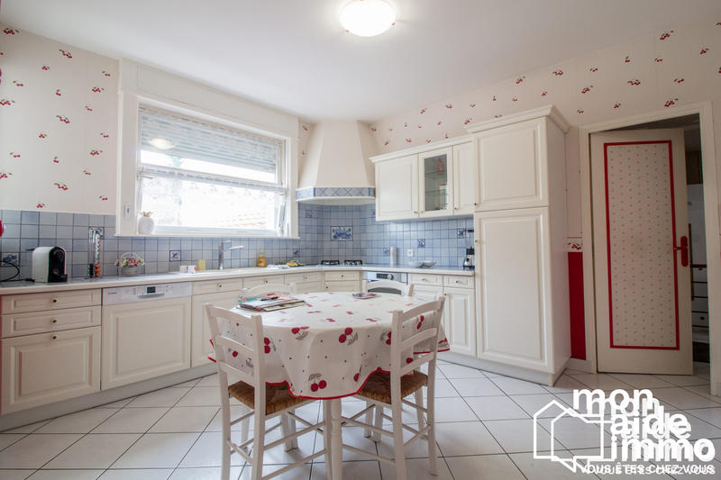 Maison - 220 m² - 5 pièces