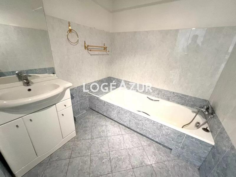 Appartement - 80 m² - 3 pièces