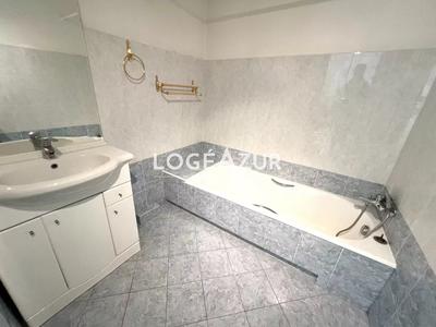 Appartement - 80 m² - 3 pièces