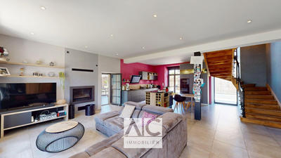 Maison - 225 m² - 11 pièces