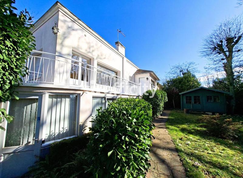 Maison - 181 m² - 7 pièces