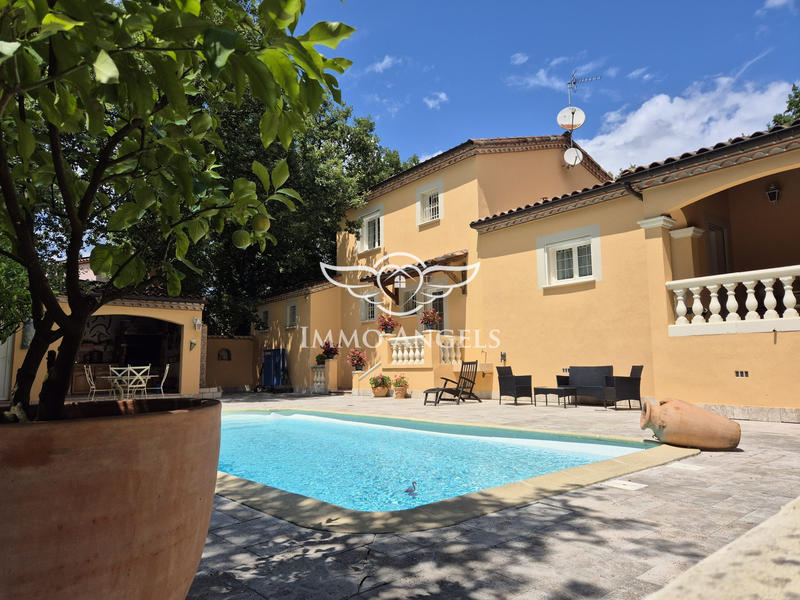 Villa - 213 m² - 7 pièces