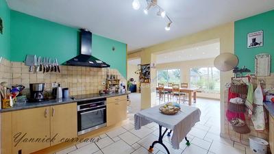 Maison - 218 m² - 9 pièces