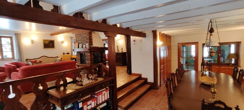 Maison - 246 m² - 7 pièces