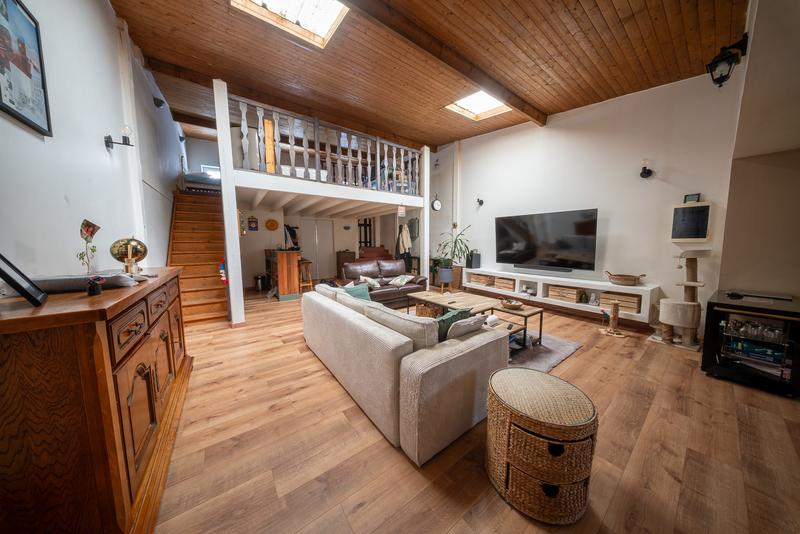 Loft - 160 m² - 6 pièces