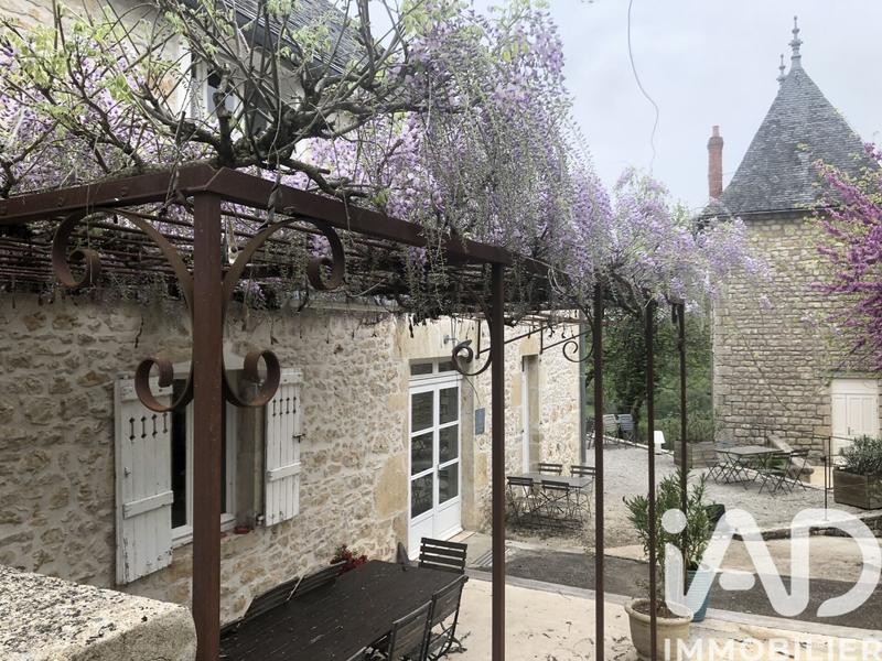 Maison - 1 000 m² - 30 pièces