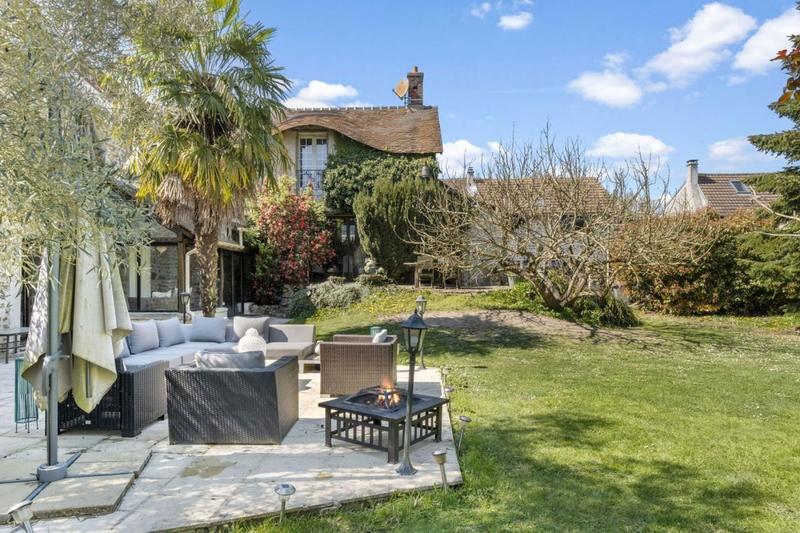 Maison - 450 m² - 13 pièces