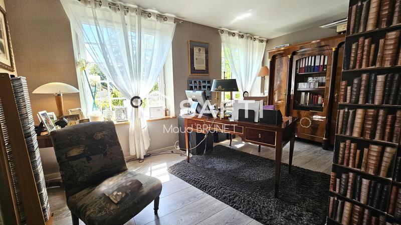 Maison - 337 m² - 11 pièces