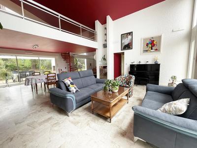 Villa - 213 m² - 6 pièces