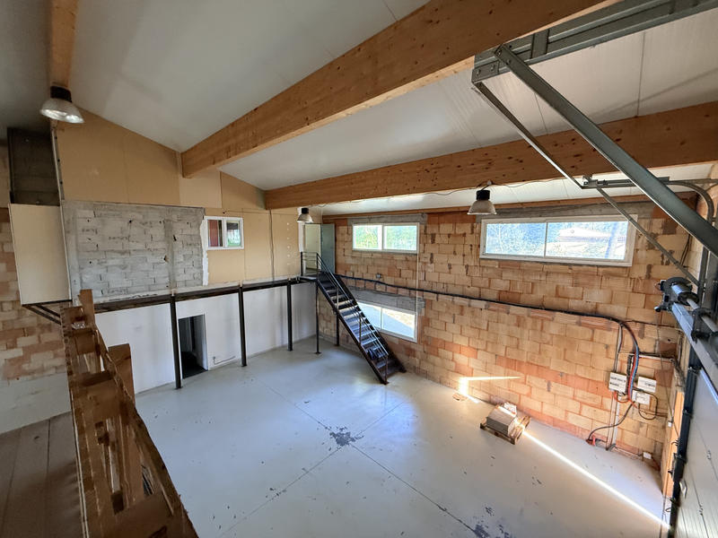 Local d'activités - 240 m²