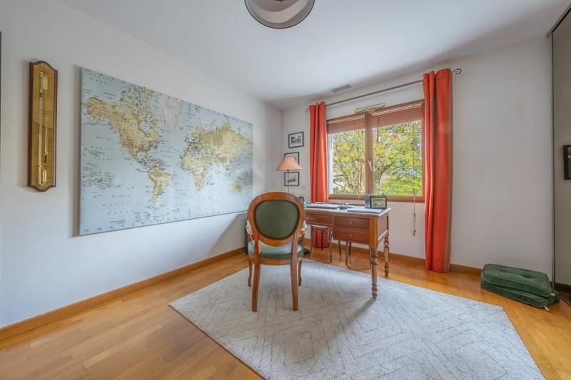 Maison - 233 m² - 7 pièces