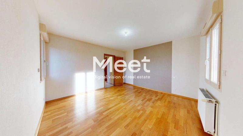 Maison - 220 m² - 6 pièces