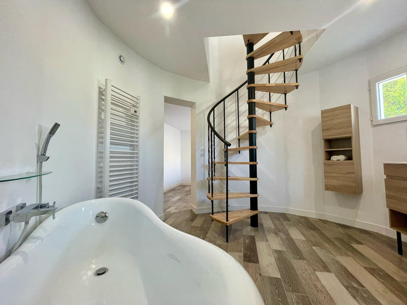 Maison - 243 m² - 6 pièces