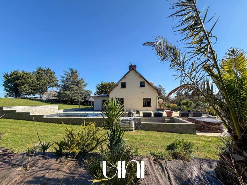 Maison - 215 m² - 6 pièces