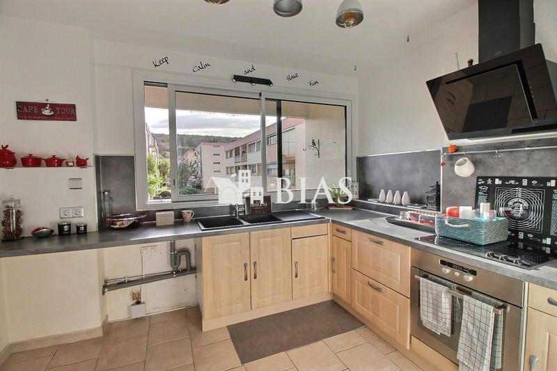 Appartement - 80 m² - 5 pièces