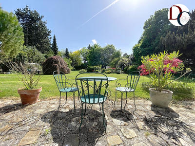 Maison - 335 m² - 9 pièces