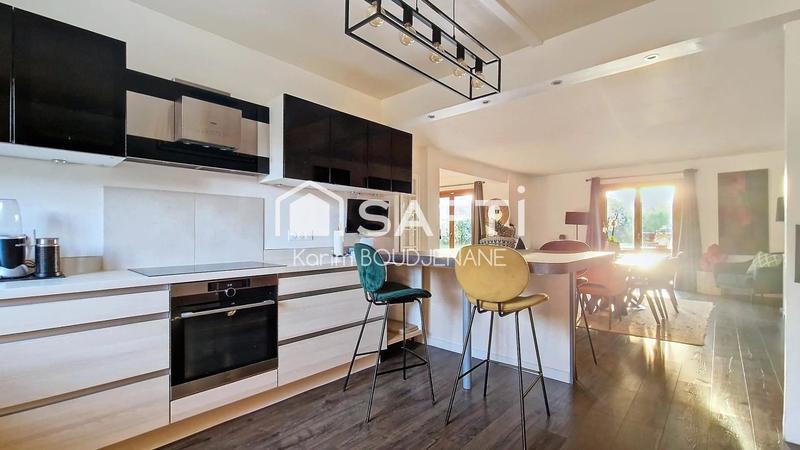 Maison - 215 m² - 7 pièces