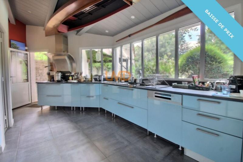 Propriété - 216 m² - 8 pièces