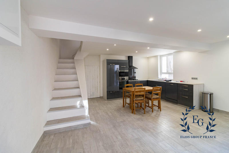 Maison - 90 m² - 5 pièces