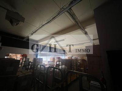 Entrepôt - 698 m²