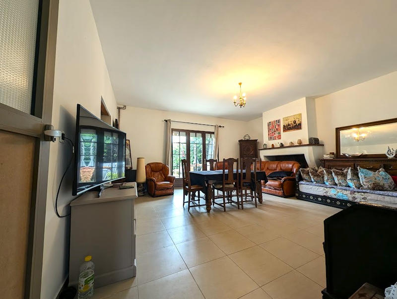 Maison - 180 m² - 9 pièces