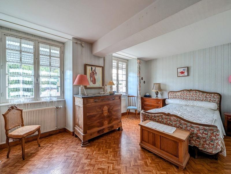 Maison - 295 m² - 17 pièces