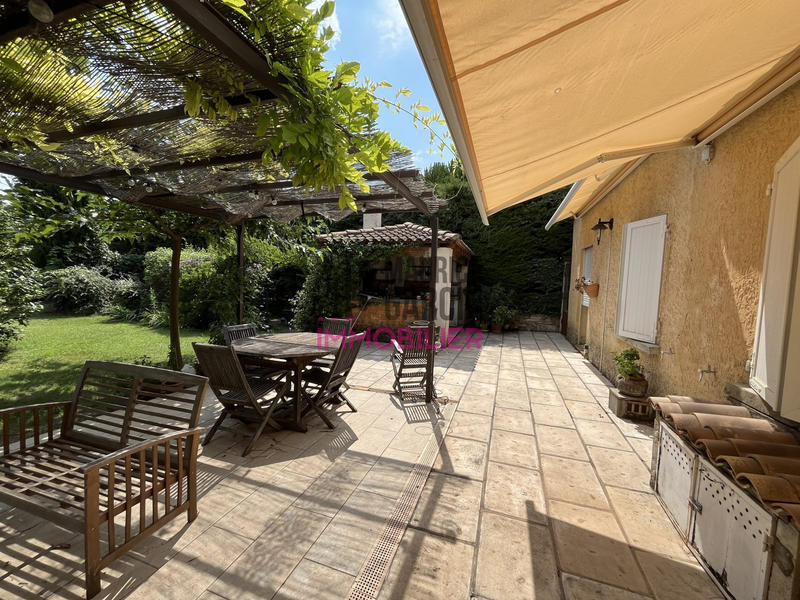 Maison traditionnelle - 203 m² - 8 pièces