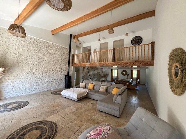 Maison - 220 m² - 6 pièces