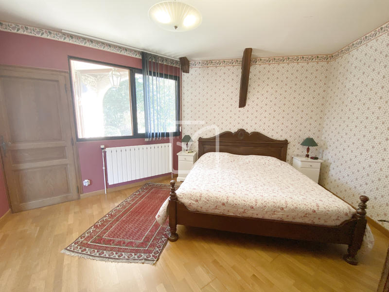 Maison - 298 m² - 12 pièces