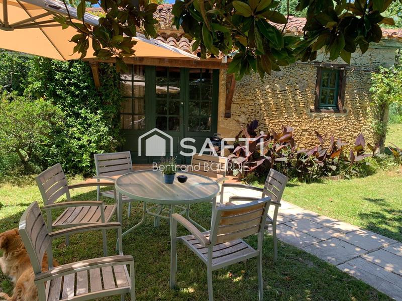 Maison - 470 m² - 20 pièces