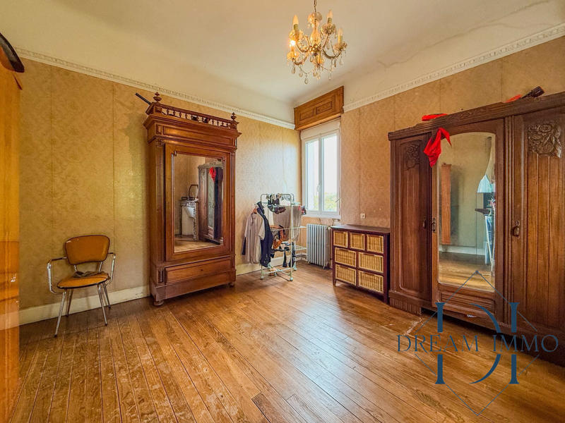 Maison - 204 m² - 8 pièces