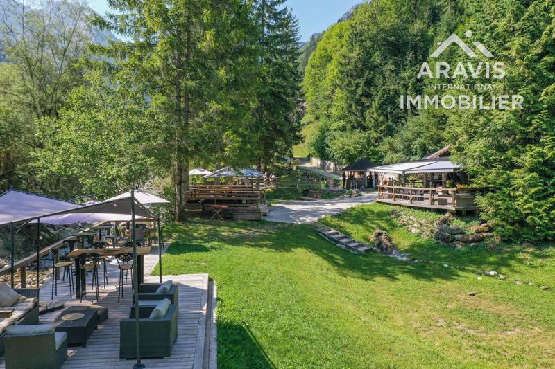 Propriété - 234 m² - 7 pièces