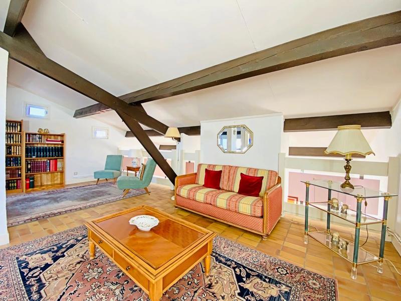 Maison - 230 m² - 8 pièces