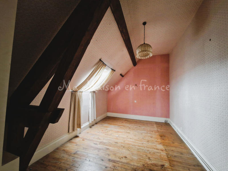 Maison - 146 m² - 9 pièces
