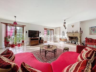 Maison - 230 m² - 10 pièces