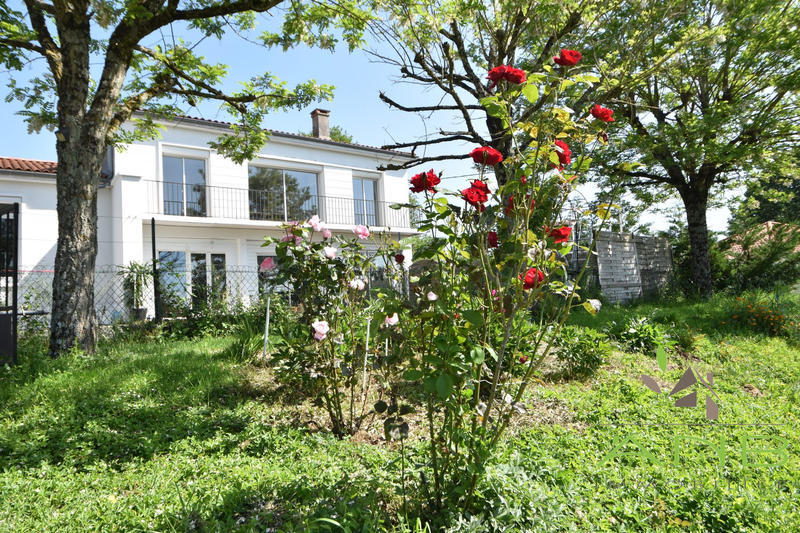 Maison - 204 m² - 6 pièces