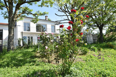 Maison - 204 m² - 6 pièces