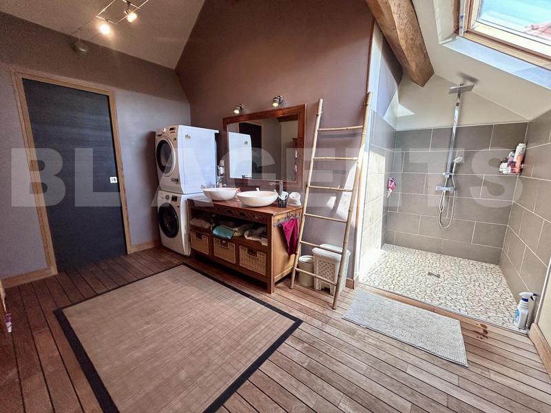 Maison traditionnelle - 199 m² - 7 pièces