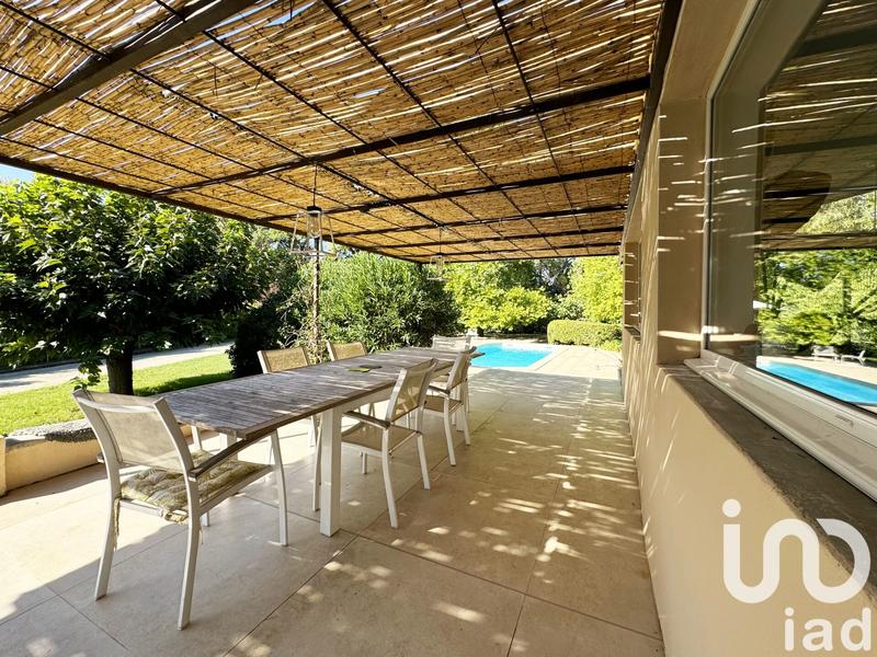 Maison - 250 m² - 8 pièces