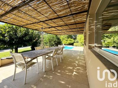 Maison - 250 m² - 8 pièces