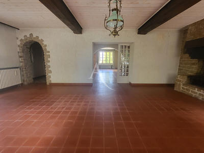 Maison - 220 m² - 9 pièces