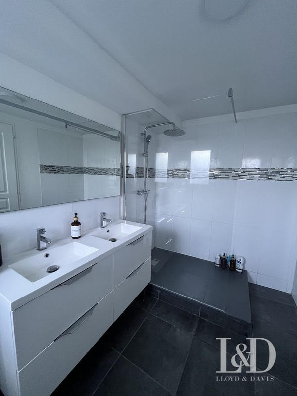 Maison contemporaine - 223 m² - 8 pièces