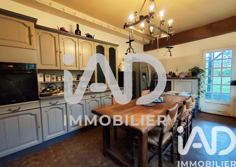 Maison - 240 m² - 8 pièces