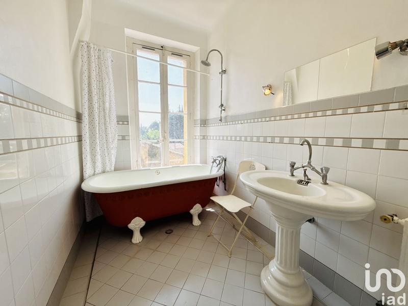 Maison - 1 000 m² - 11 pièces