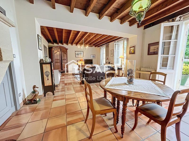 Maison - 225 m² - 8 pièces