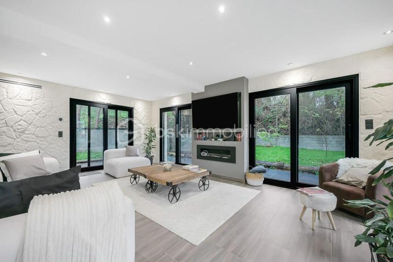 Villa - 185 m² - 10 pièces